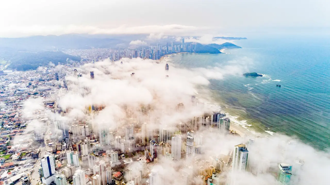 2024年计算机科技行业技术趋势分析：云计算与边缘计算在华中市场的应用前景